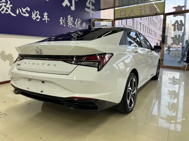 Hyundai Elantra — Фото автомобиля 4