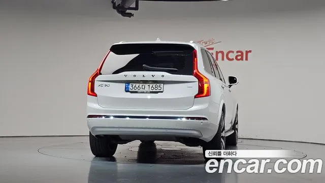 Volvo XC90 — Фото автомобиля 4