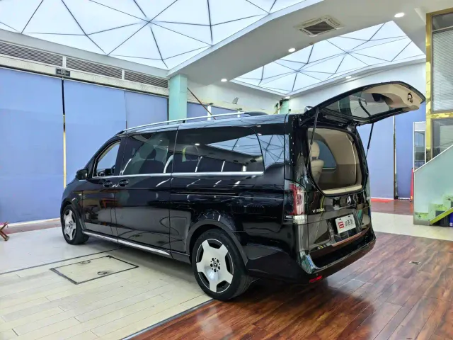 Mercedes-Benz V-Class — Фото автомобиля 18