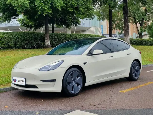 Фотография автомобиля — Tesla Model 3