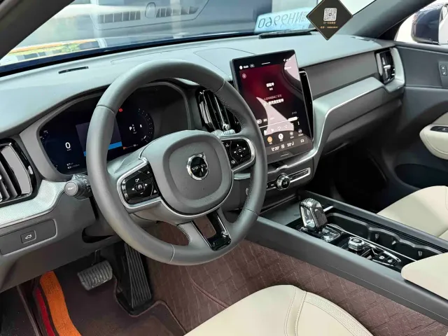 Volvo XC60 — Фото автомобиля 10