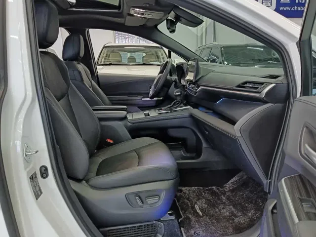 Toyota Sienna — Фото автомобиля 21