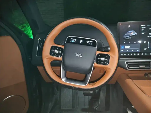 Li Auto L9 — Фото автомобиля 6