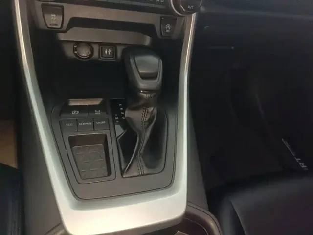 Toyota RAV4 — Фото автомобиля 13