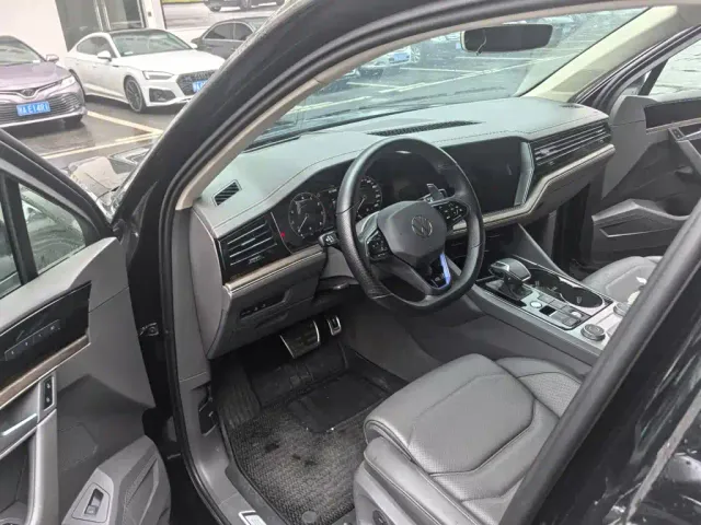 Volkswagen Touareg — Фото автомобиля 6