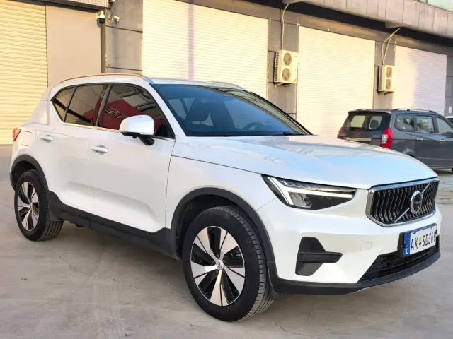 Volvo XC40 — Фото автомобиля 3