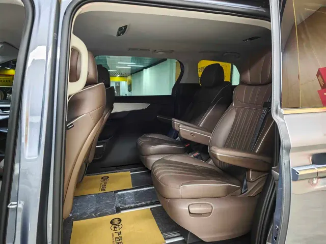 Roewe iMAX8 — Фото автомобиля 8