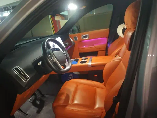 Li Auto L8 — Фото автомобиля 11