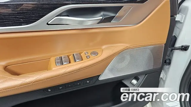 BMW 7-Series — Фото автомобиля 26