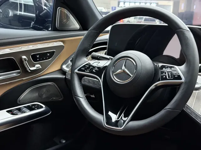 Mercedes-Benz E-Class — Фото автомобиля 29