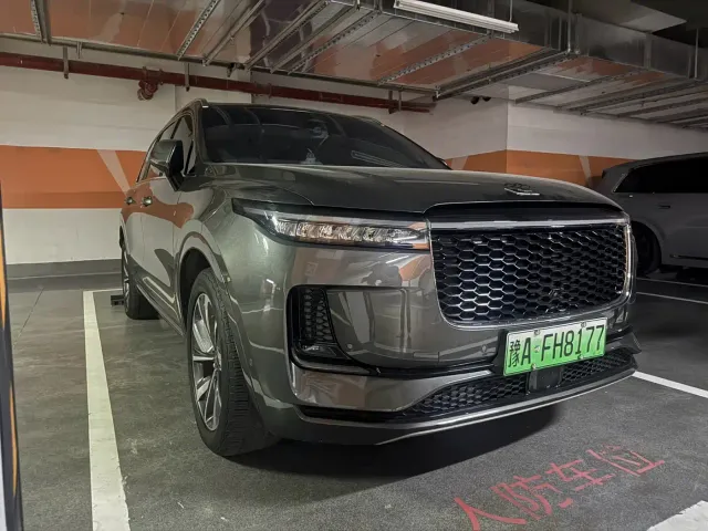 Li Auto ONE — Фото автомобиля 5