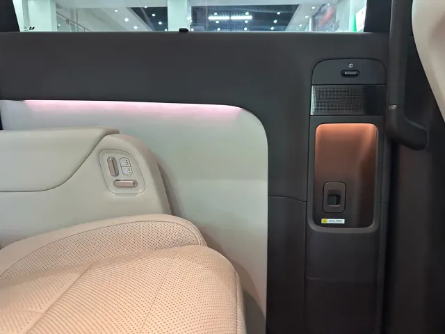 Li Auto MEGA — Фото автомобиля 25