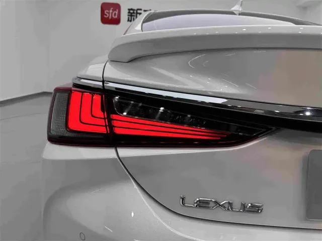 Lexus ES — Фото автомобиля 28