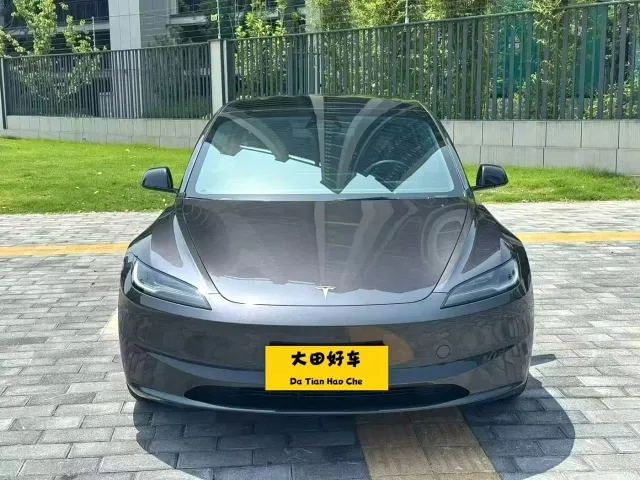 Tesla Model 3 — Фото автомобиля 6