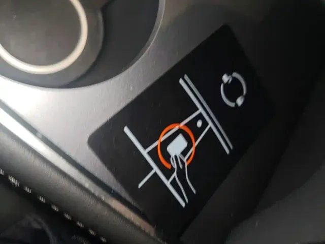 Tesla Model Y — Фото автомобиля 8