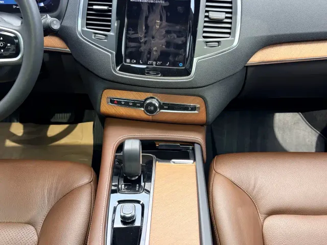 Volvo XC90 — Фото автомобиля 20