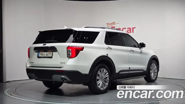 Ford Explorer — Фото автомобиля 2