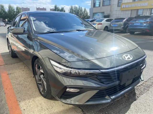 Hyundai Elantra — Фото автомобиля 3