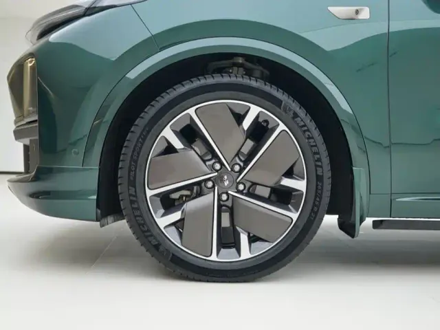 Li Auto L9 — Фото автомобиля 15