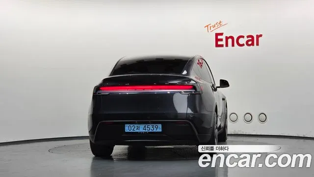 Tesla Model Y — Фото автомобиля 3