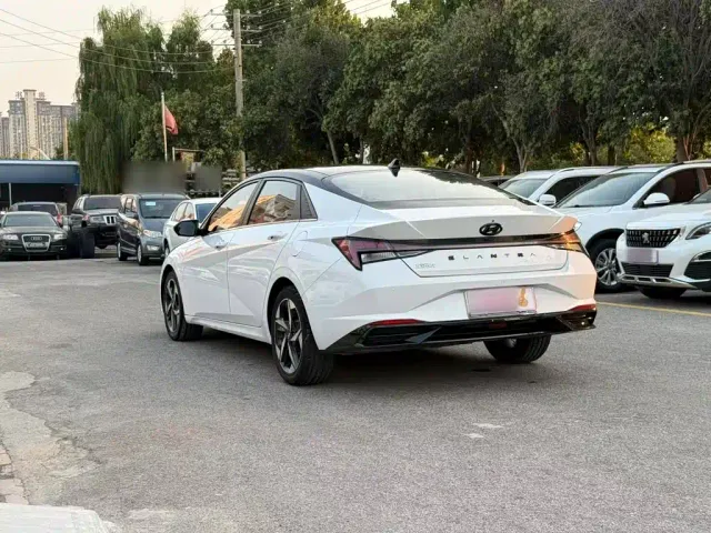 Hyundai Elantra — Фото автомобиля 4