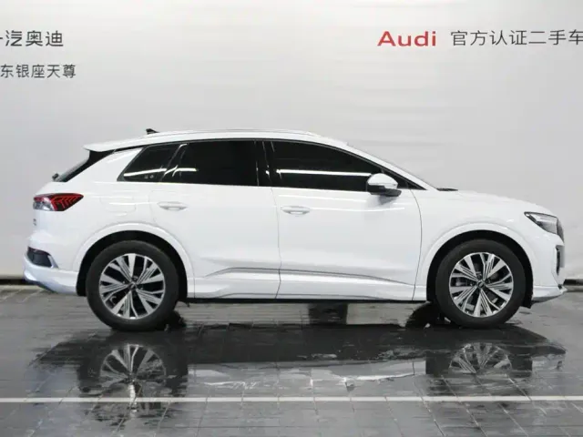 Audi Q4 e-tron — Фото автомобиля 4