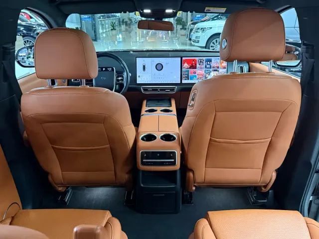 Li Auto L8 — Фото автомобиля 17