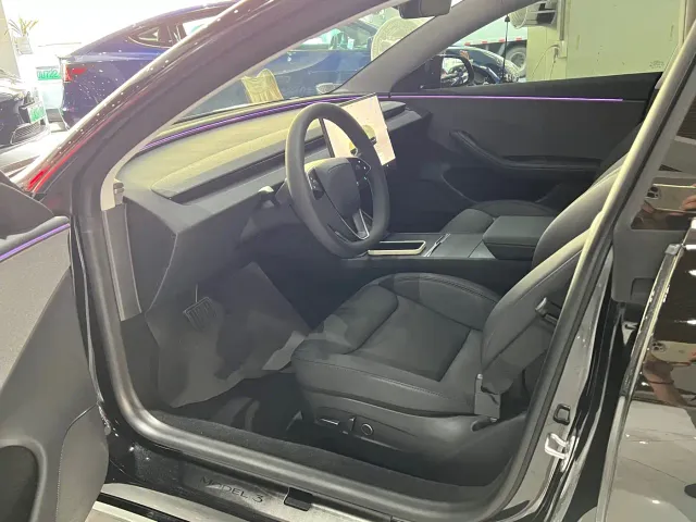 Tesla Model 3 — Фото автомобиля 7