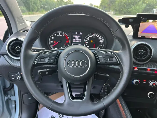 Audi Q2L — Фото автомобиля 11
