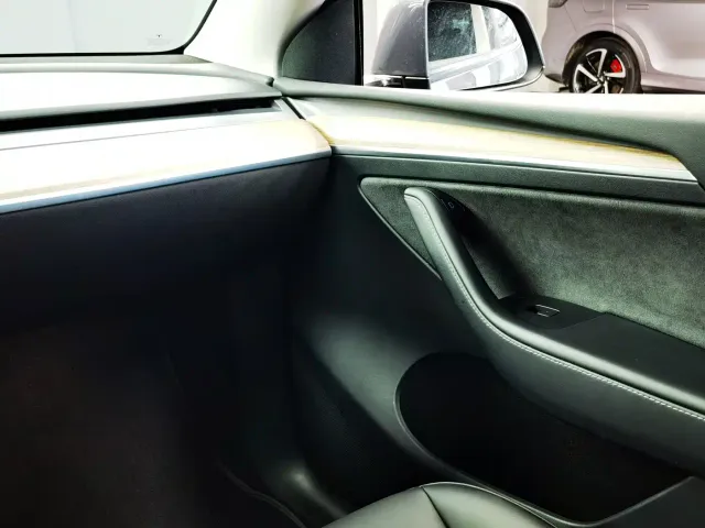 Tesla Model Y — Фото автомобиля 14