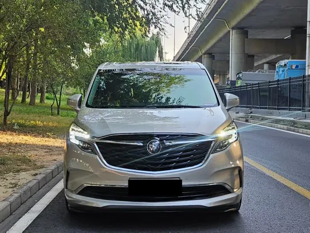 Buick GL8 — Фото автомобиля 2