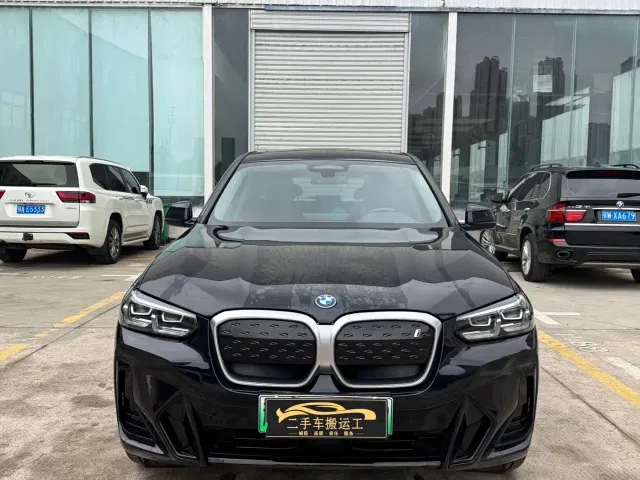 BMW iX3 — Фото автомобиля 2