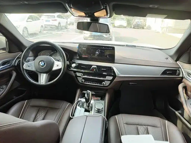 BMW 5 Series — Фото автомобиля 12