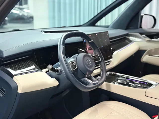 ZEEKR Zeekr 009 2024 7-Seat Aisle AWD Version 108kWh — Фото автомобиля 5