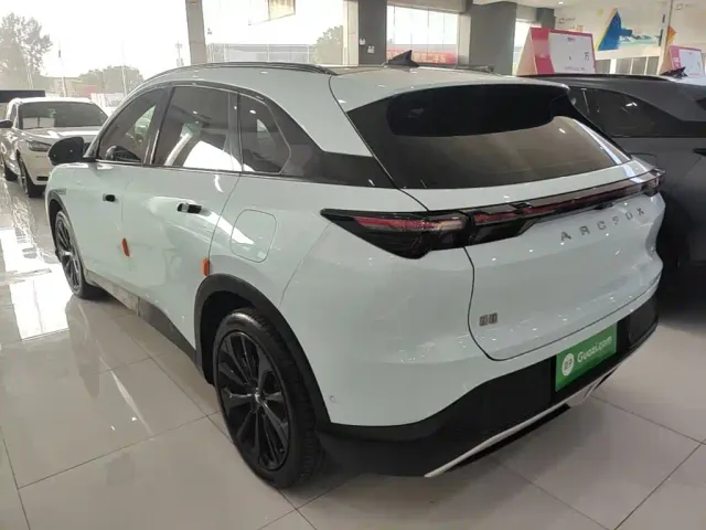 Arcfox Alpha T5 — Фото автомобиля 4