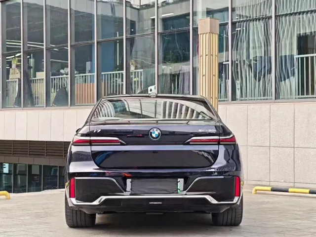 BMW i7 — Фото автомобиля 8
