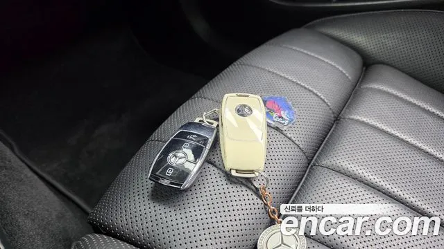 Mercedes-Benz E-Class — Фото автомобиля 24