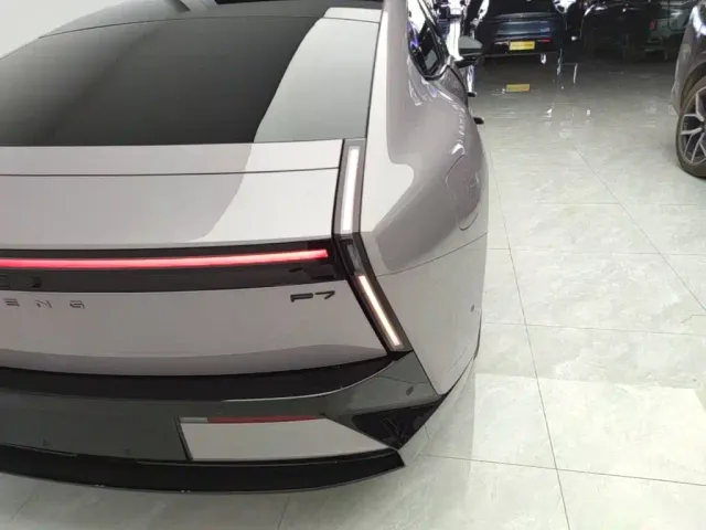 Xpeng P7 — Фото автомобиля 7