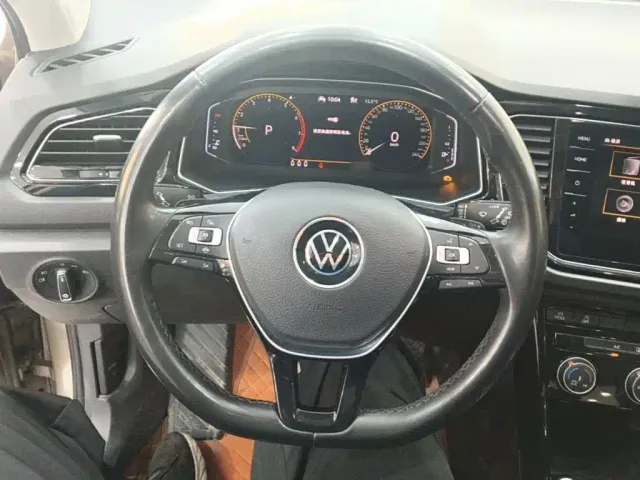 Volkswagen T-Roc — Фото автомобиля 10