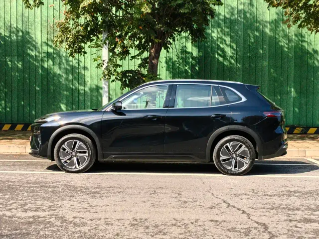 Geely Galaxy Starship 7 EM-i — Фото автомобиля 4
