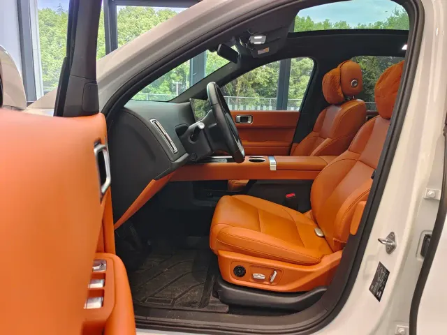 Li Auto L6 — Фото автомобиля 10