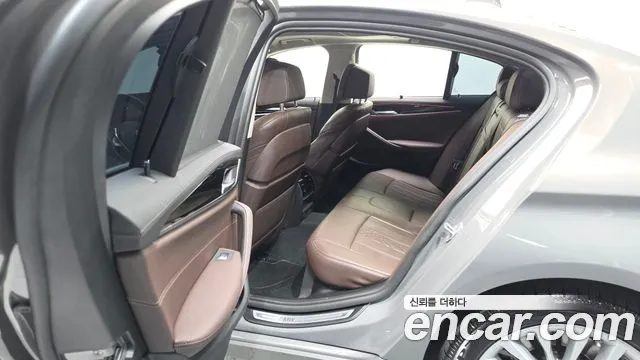 BMW 5 Series G30 — Фото автомобиля 16