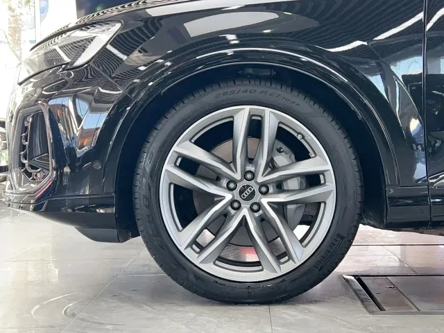 Audi Q7 — Фото автомобиля 8