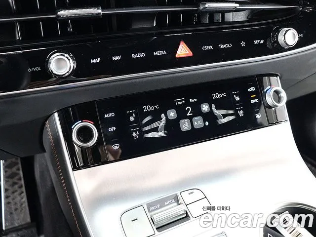 Genesis GV70 — Фото автомобиля 17