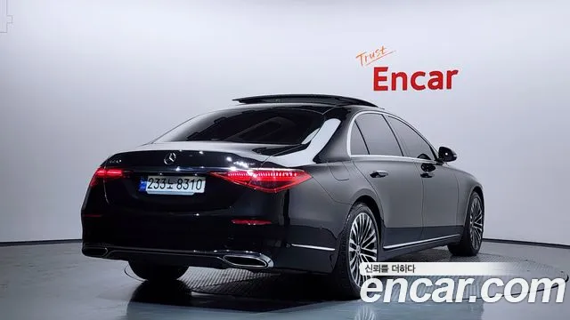 Фотография автомобиля — Mercedes-Benz S-Class