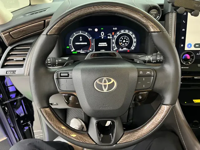 Toyota Alphard — Фото автомобиля 23