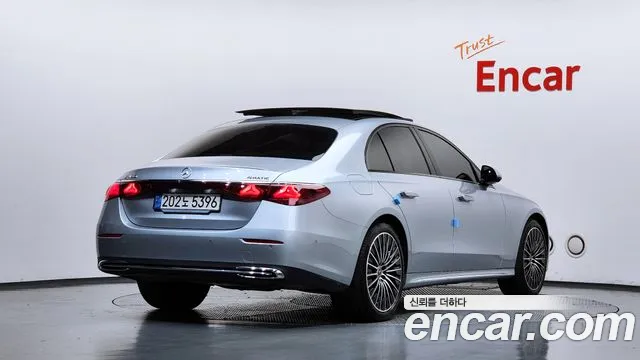 Mercedes-Benz E-Class — Фото автомобиля 2