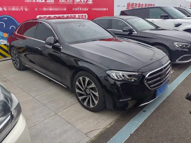 Mercedes-Benz E-Class — Фото автомобиля 2