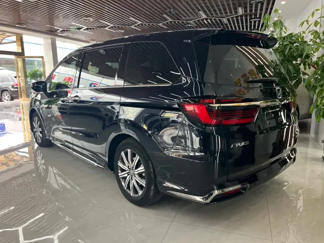 Honda Odyssey — Фото автомобиля 3