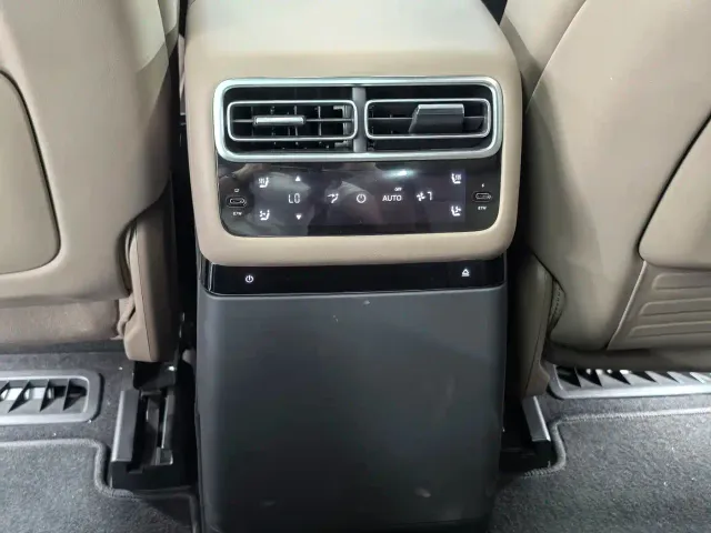 Li Auto L7 — Фото автомобиля 11